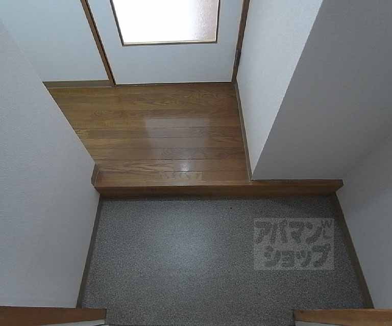 玄関　下駄箱も置ける玄関スペース