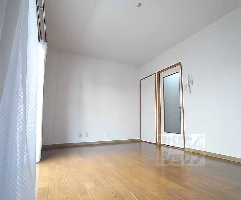 居室・リビング　７．５帖の室内スペース