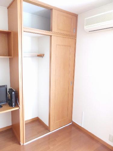 収納　上部収納付きクローゼット