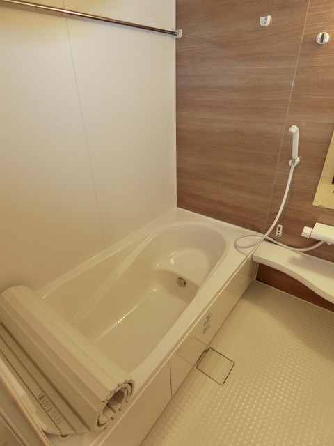 バス・シャワールーム　足を伸ばせる一坪バス 追い焚き、浴室乾燥機完備してます