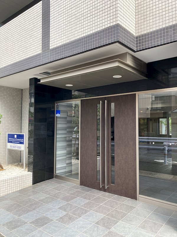 エントランス　清潔なエントランスです