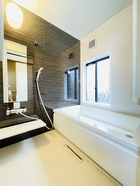 バス・シャワールーム　清掃前の写真です