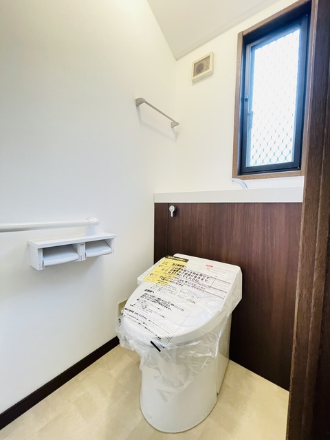 トイレ　清掃前の写真です