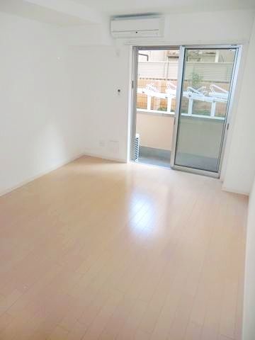 居室・リビング　きれいなフローリング