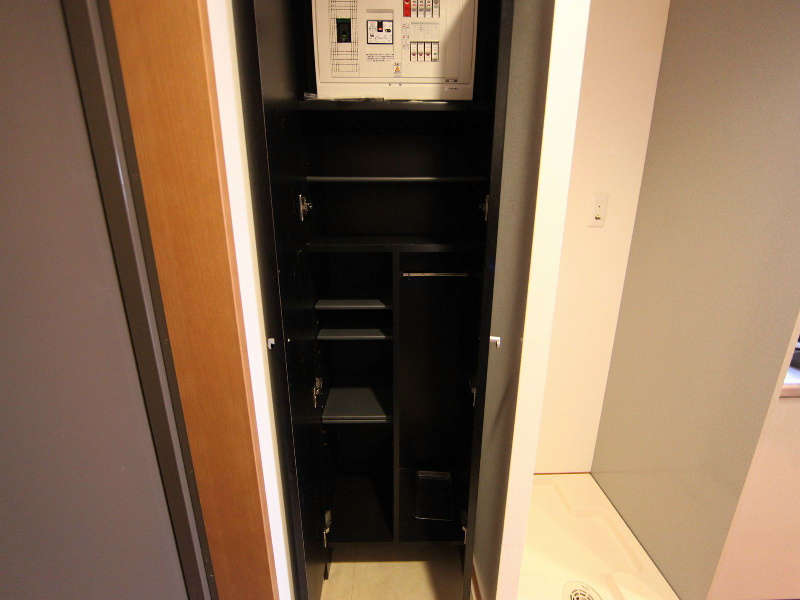 玄関　玄関　シューズボックス付（収納充実してます）