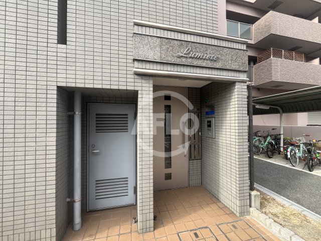 エントランス　ルミエール加島　エントランス