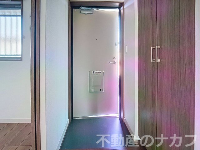 玄関　※同タイプの部屋写真です