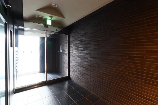 セキュリティ　落ち着いたエントランスです