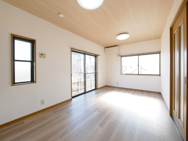 居室・リビング　エアコン・照明付、テラスハウス、角部屋