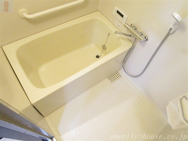 バス・シャワールーム　●追焚き機能の付いたバスルーム！