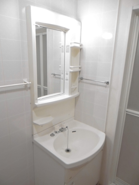 洗面設備　独立洗面台あり、毎朝おしゃれに忙しい女性の方におすすめです