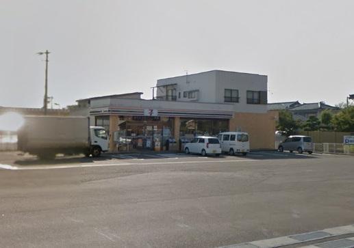 コンビニ　セブンイレブン白根戸頭店（コンビニ）まで800m