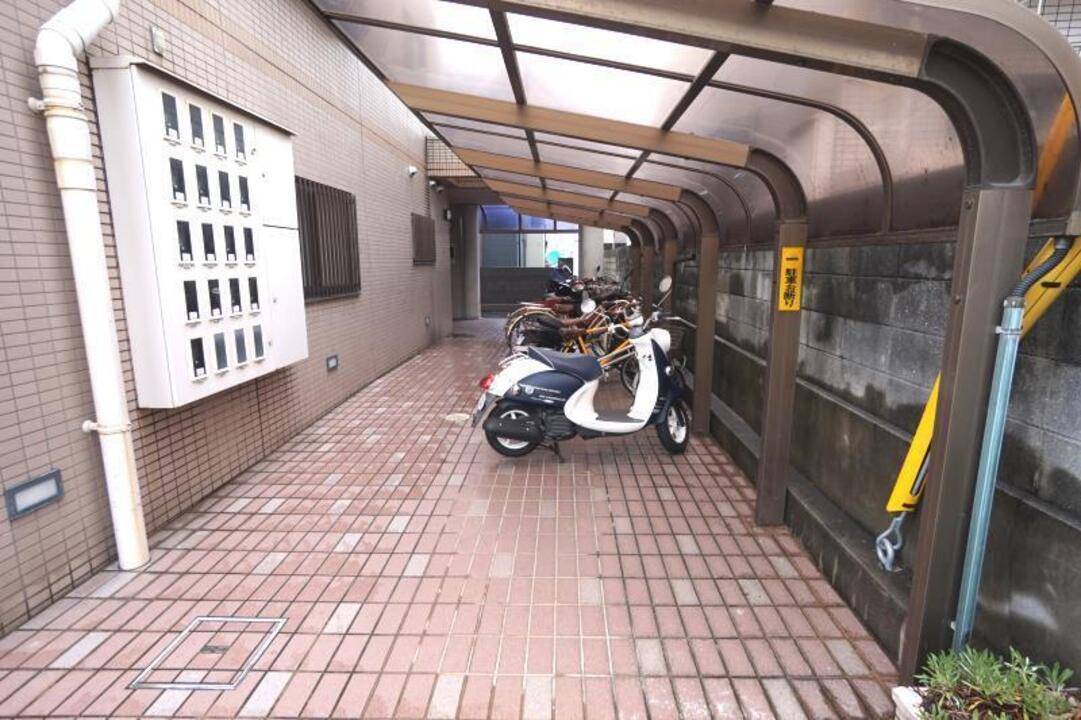 駐車場　駐輪場