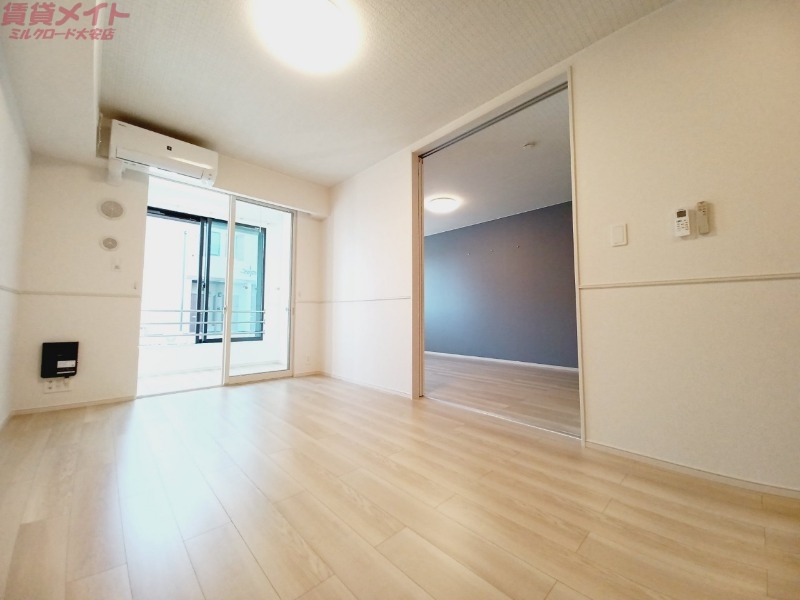 居室・リビング　同型参考写真