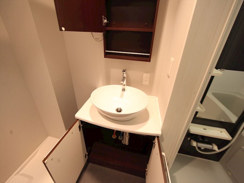 洗面設備　脱衣所　デザイン独立洗面台　収納スペース有