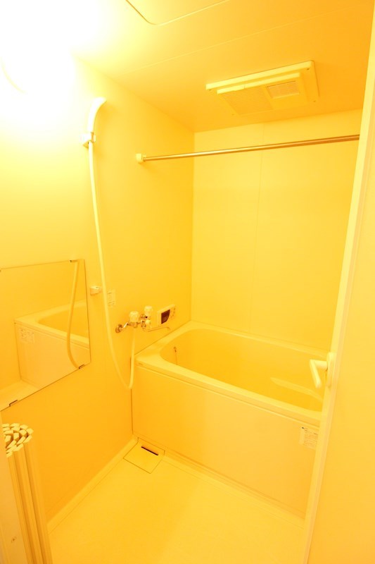 バス・シャワールーム　追い焚き・浴室乾燥機完備