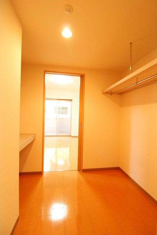 収納　洋室6.2～洗面所どちらも出入りできます