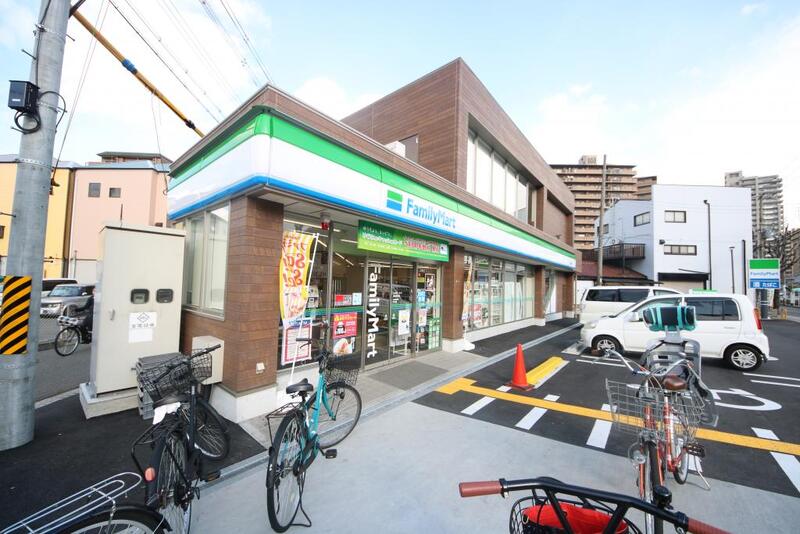 コンビニ　ファミリーマート新喜多東店（コンビニ）まで398m
