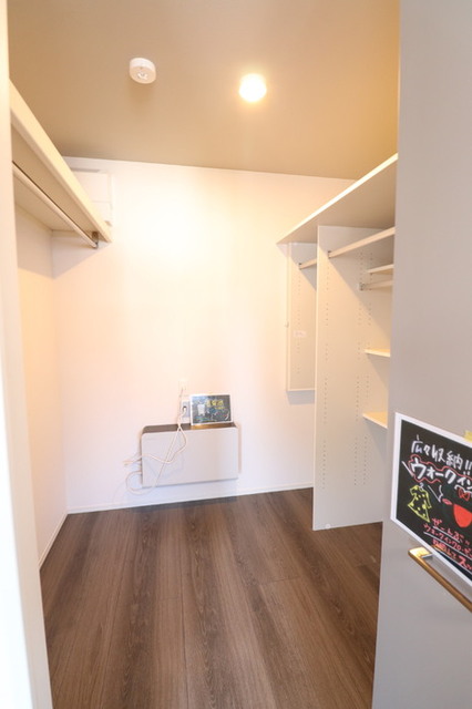 収納　洋室　ウォークインクローゼット