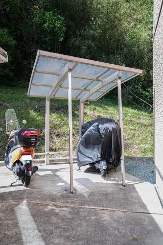 建物外観　駐輪場
