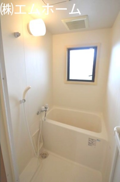 バス・シャワールーム　バスルーム　窓付