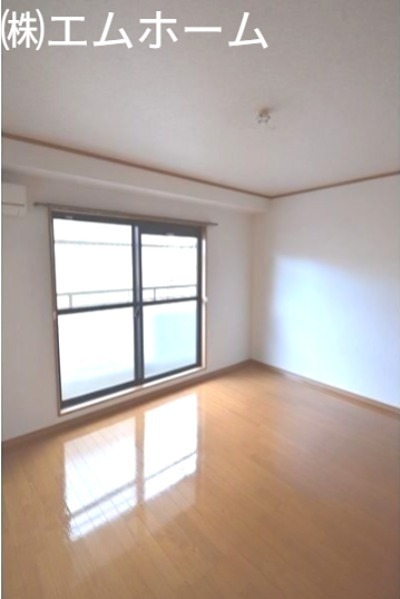 居室・リビング　洋室8.7帖　クローゼット付