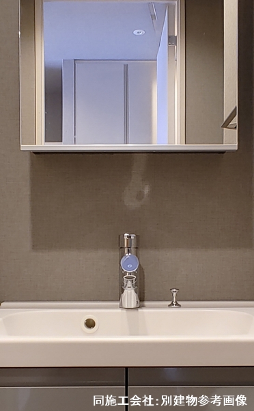 洗面設備　身支度に欠かせない独立洗面台※同仕様