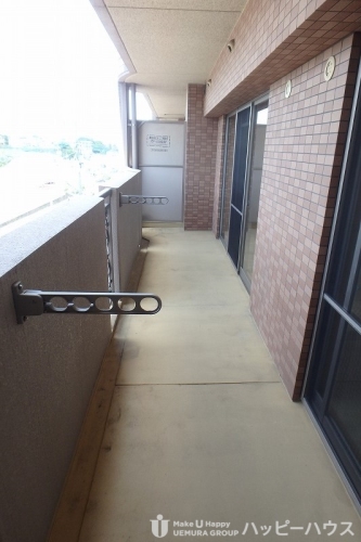 バルコニー　同系統の別部屋になります。現状を優先します。