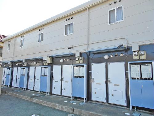 玄関　備品や設備仕様は号室等により異なります。現地をご確認下さい。