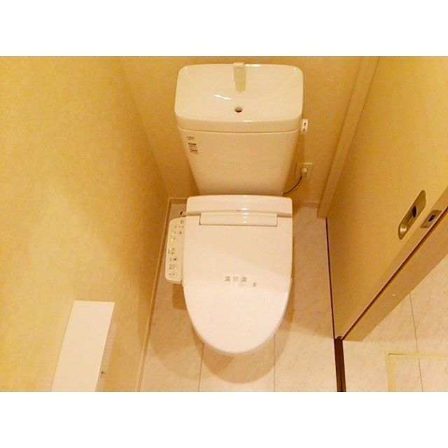 トイレ　☆温水洗浄便座で快適☆