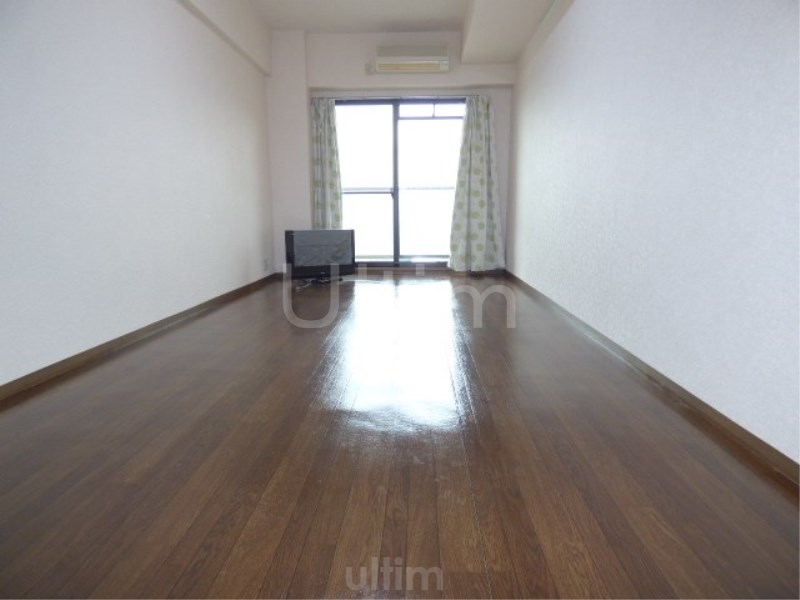 居室・リビング　室内