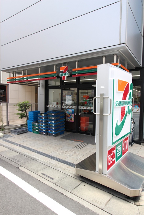 コンビニ　セブンイレブン（コンビニ）まで200m