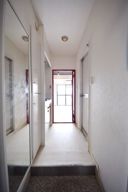 玄関　～ただいま～別号室参考写真～お部屋により内装が異なります