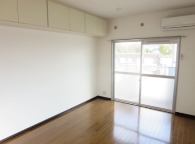 居室・リビング　明るいリビングです。