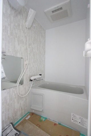 バス・シャワールーム　お問合せはシティホーム海田センター　082-821-2227