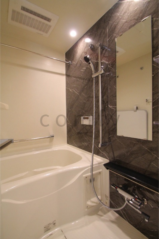 バス・シャワールーム　バスルーム