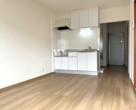 居室・リビング　オールフローリングで明るい室内☆