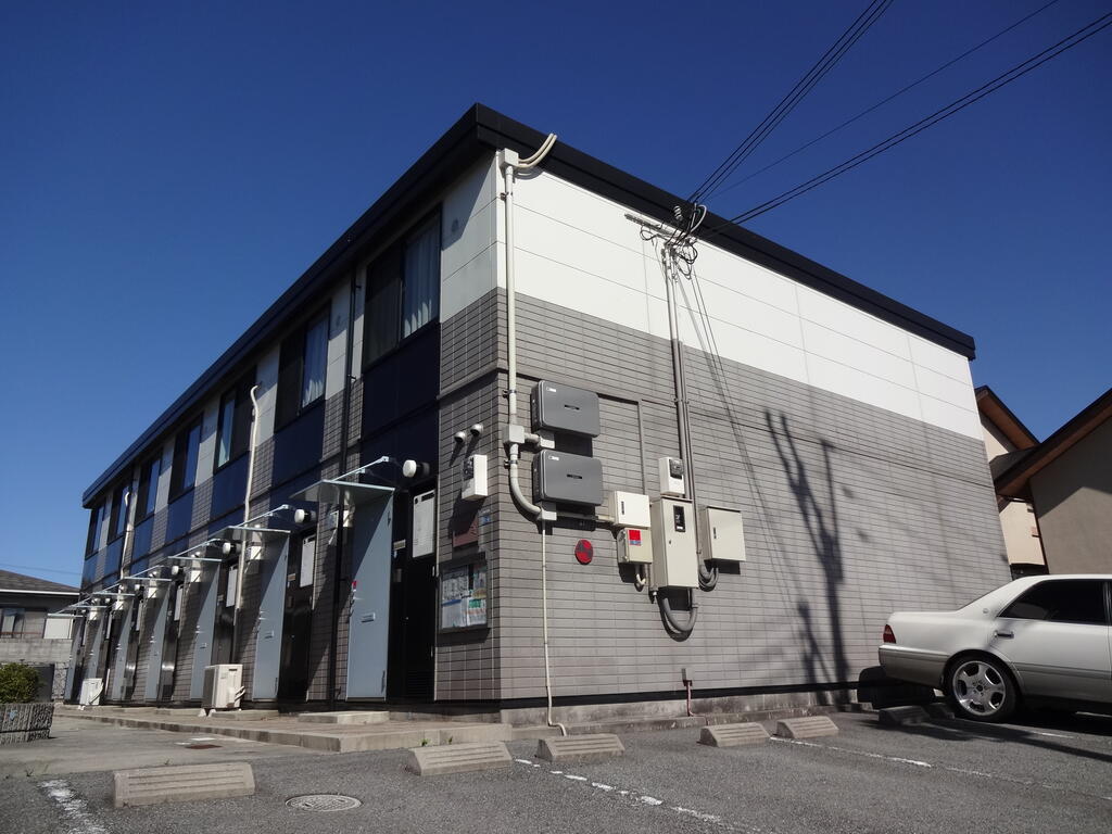 建物外観　閑静な住宅街に建つハイツ