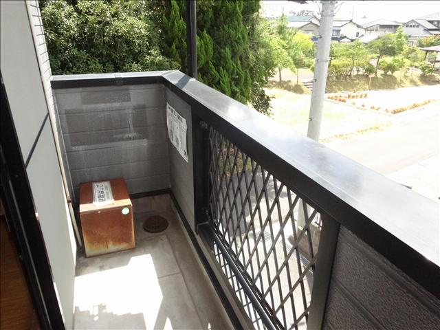 バルコニー　日当たり良好なベランダ