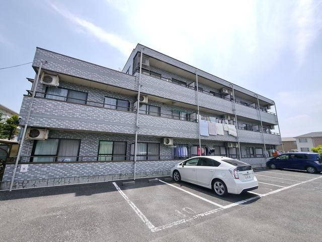 建物外観　敷地内駐車場完備