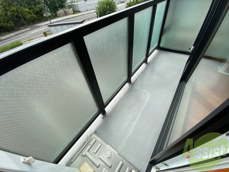 バルコニー　バルコニーは幅があり、広い印象を受けました。