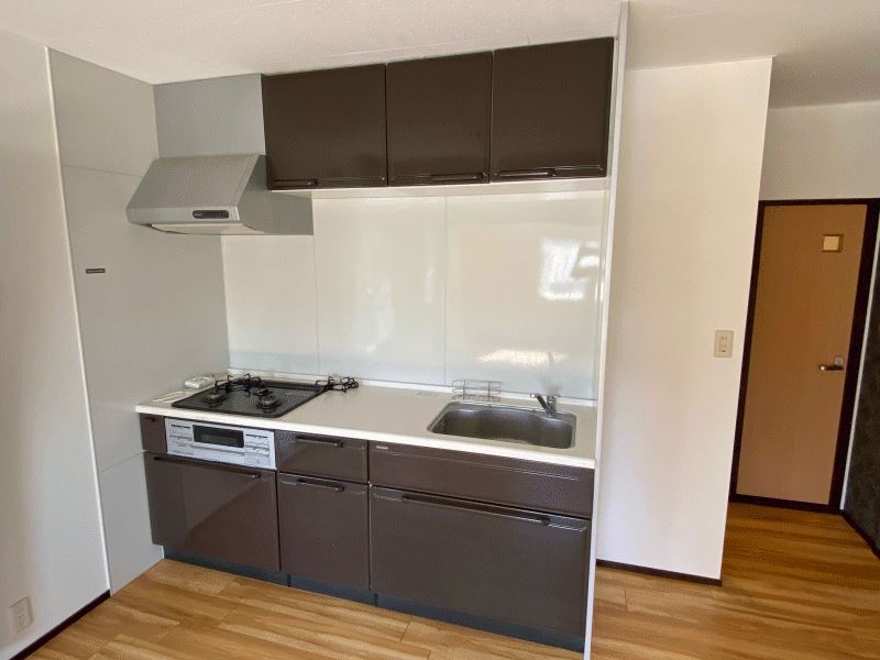 キッチン　調理スペースあり、３口ガスコンロ付きです