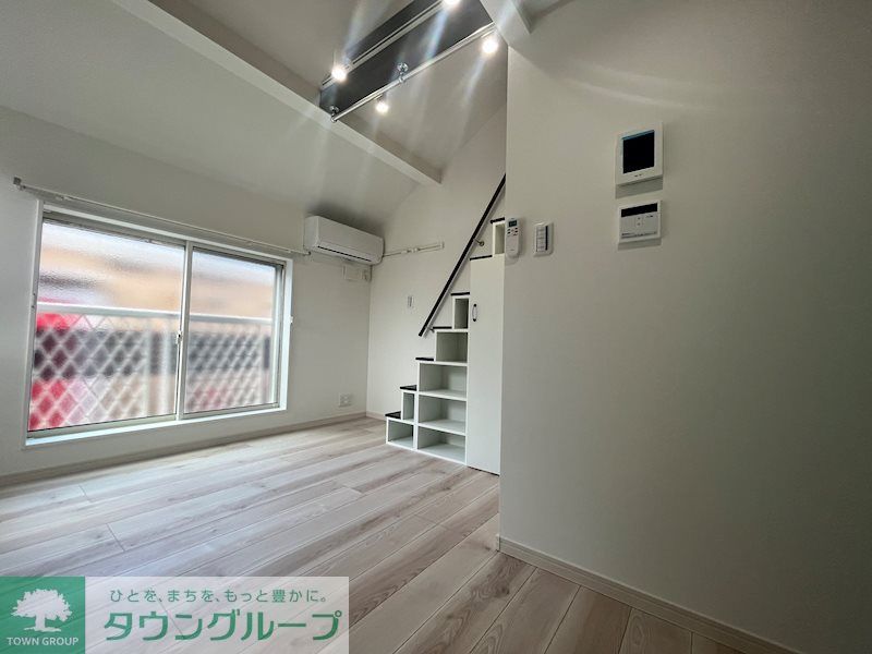 居室・リビング　天井が高く開放感があります！