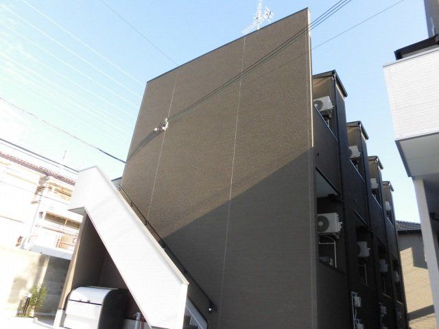 建物外観　２階建ての建物です。