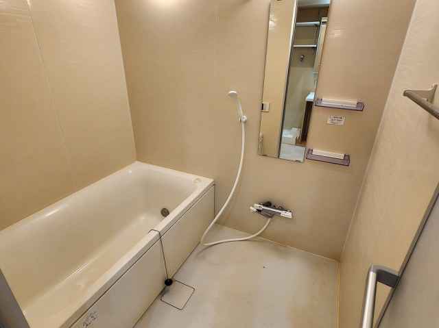 バス・シャワールーム　追焚き・浴室乾燥機付広めのバス