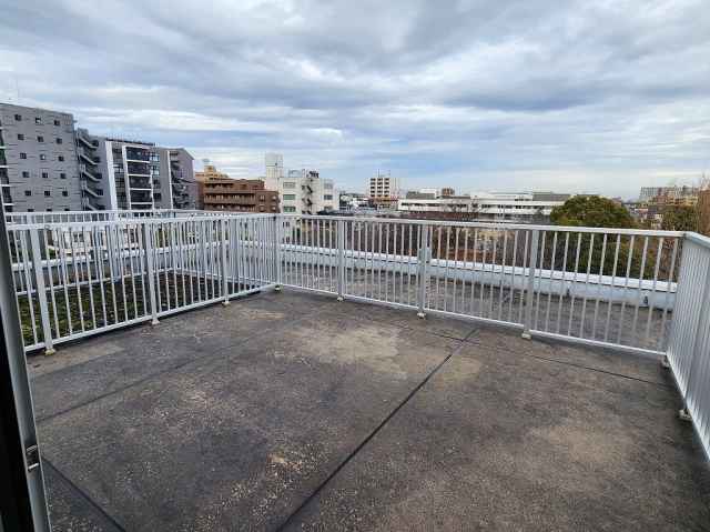 駐車場　北側ルーフバルコニー