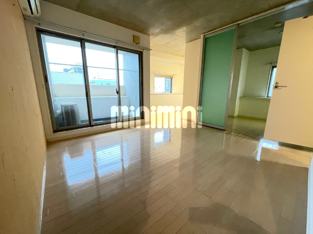 居室・リビング　２口ＩＨヒーター付きのシステムキッチンです