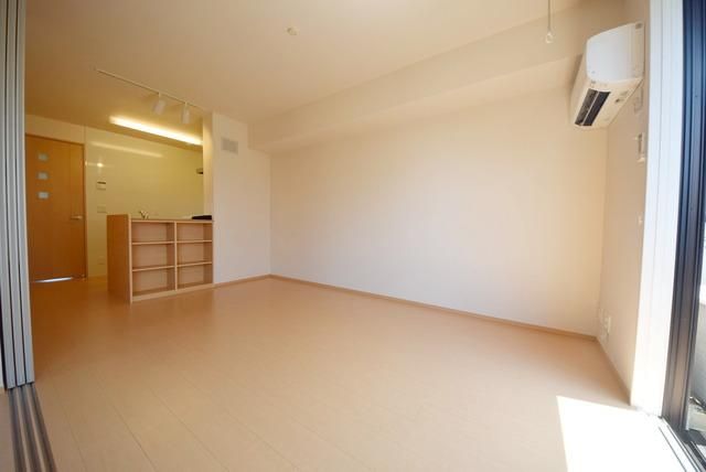 居室・リビング　開放的な室内です♪