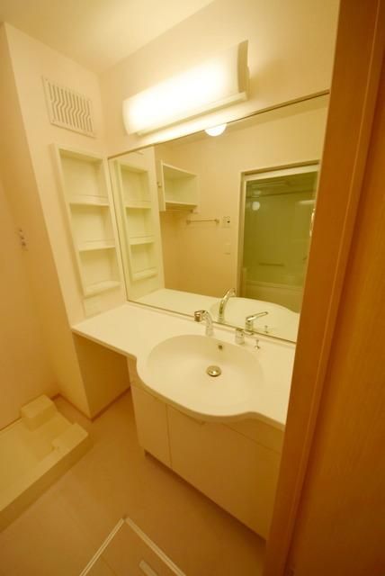 洗面設備　ワイドタイプの洗面台♪