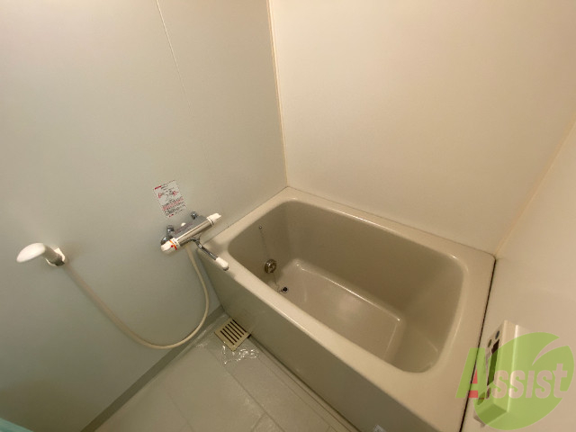 バス・シャワールーム　追い焚き機能が付いているのでいつでも温かいお風呂に入れますよ
